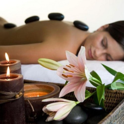 Μασάζ με ζεστές πέτρες / Hot stone massage               